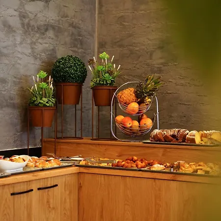 Atrium Deluxe 4* غوليم