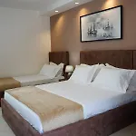 Atrium Deluxe 골렘