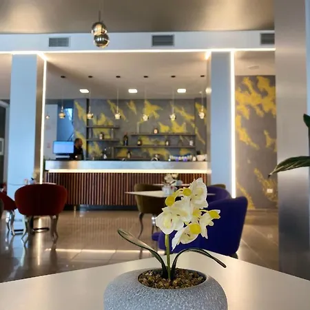 Atrium Deluxe 4* Golem