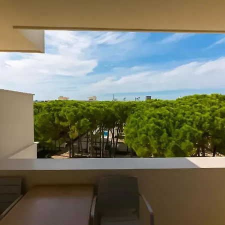Üdülőközpont Atrium Deluxe 4*