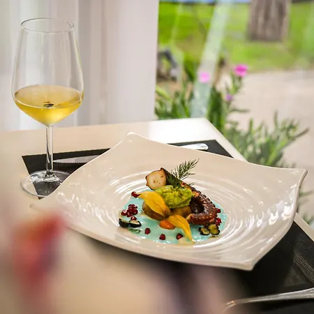 Atrium Deluxe 4* Golem (Tirana)