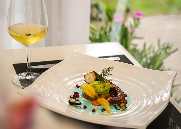 Atrium Deluxe 4* Golem (Tirana)